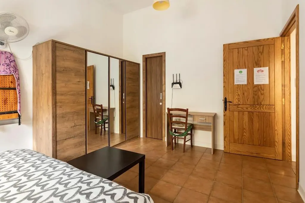 One Lemon Tree Apartment ルア